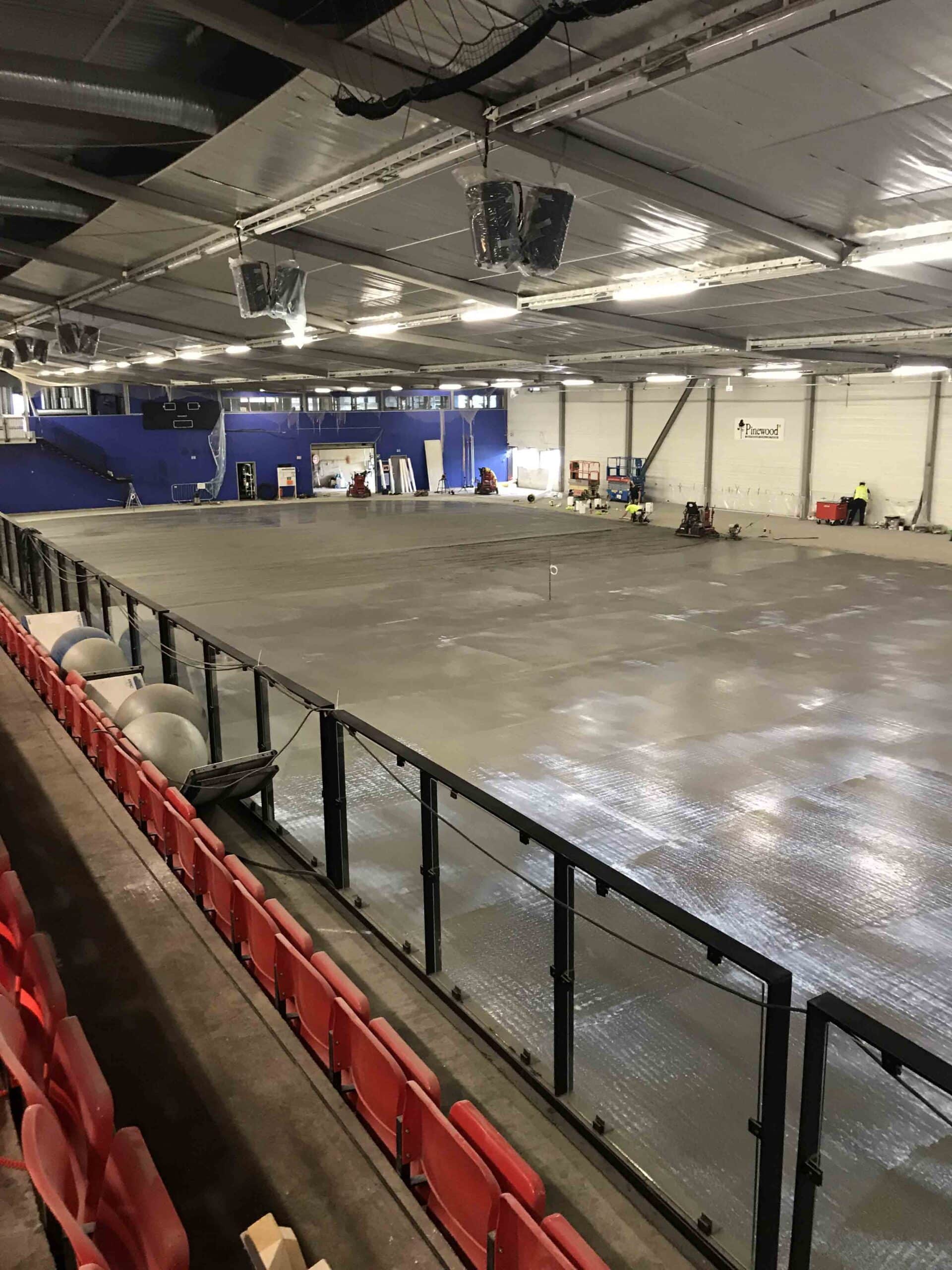 Grünerhallen — tribune og isflate