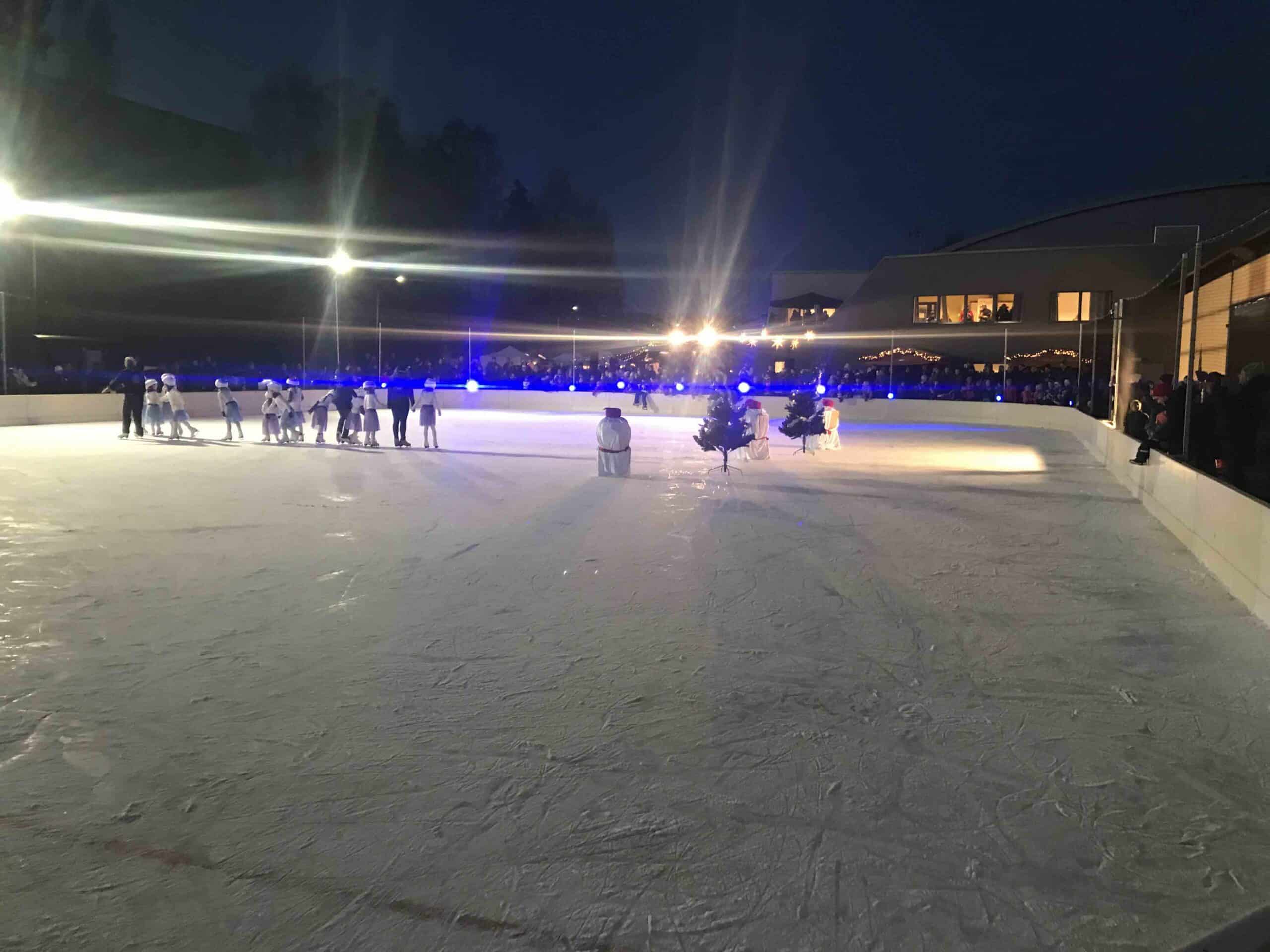 Holmestrand Utebane — montasje pågår