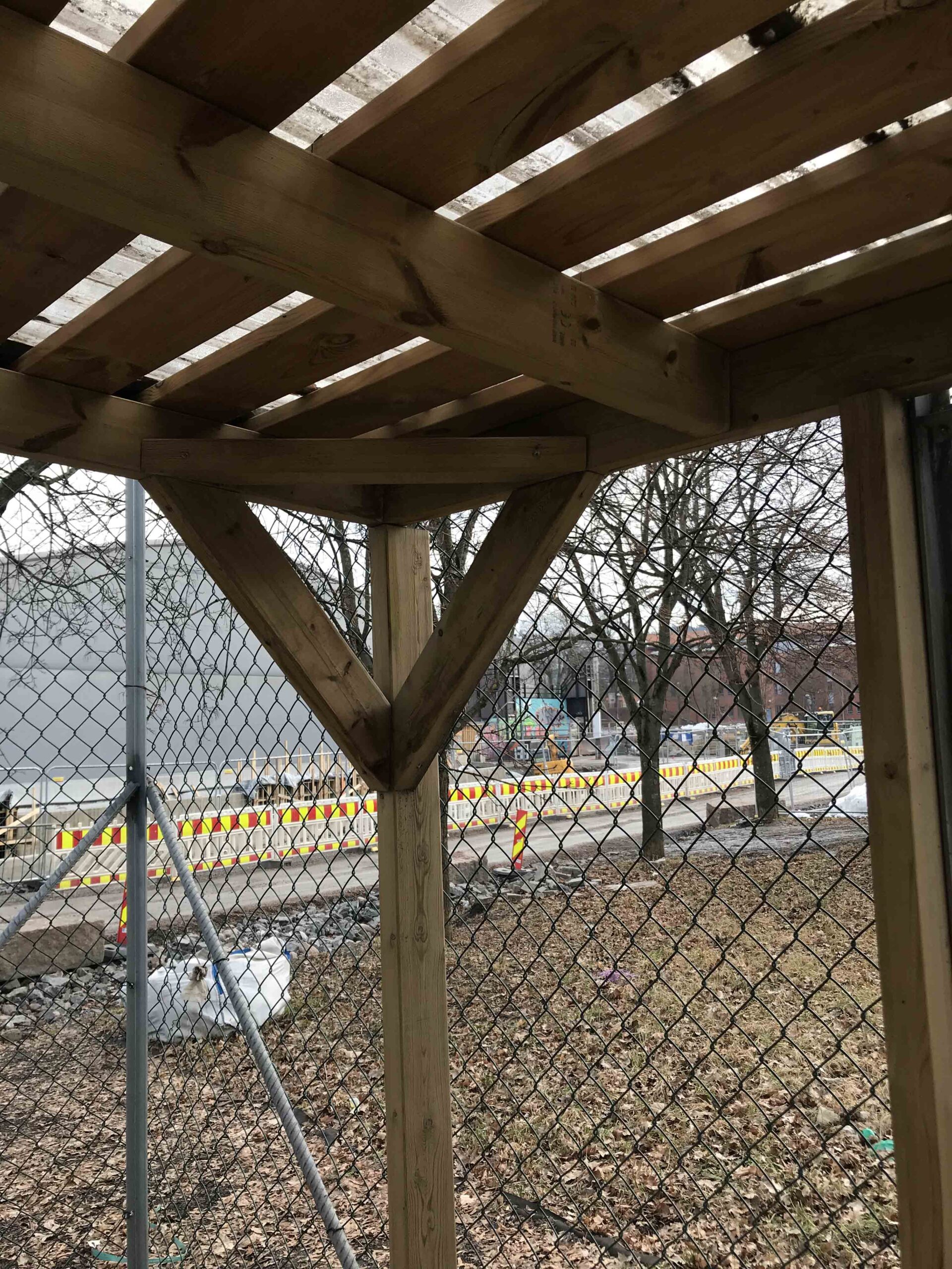 Jordal Plasthall — sikring — detalj