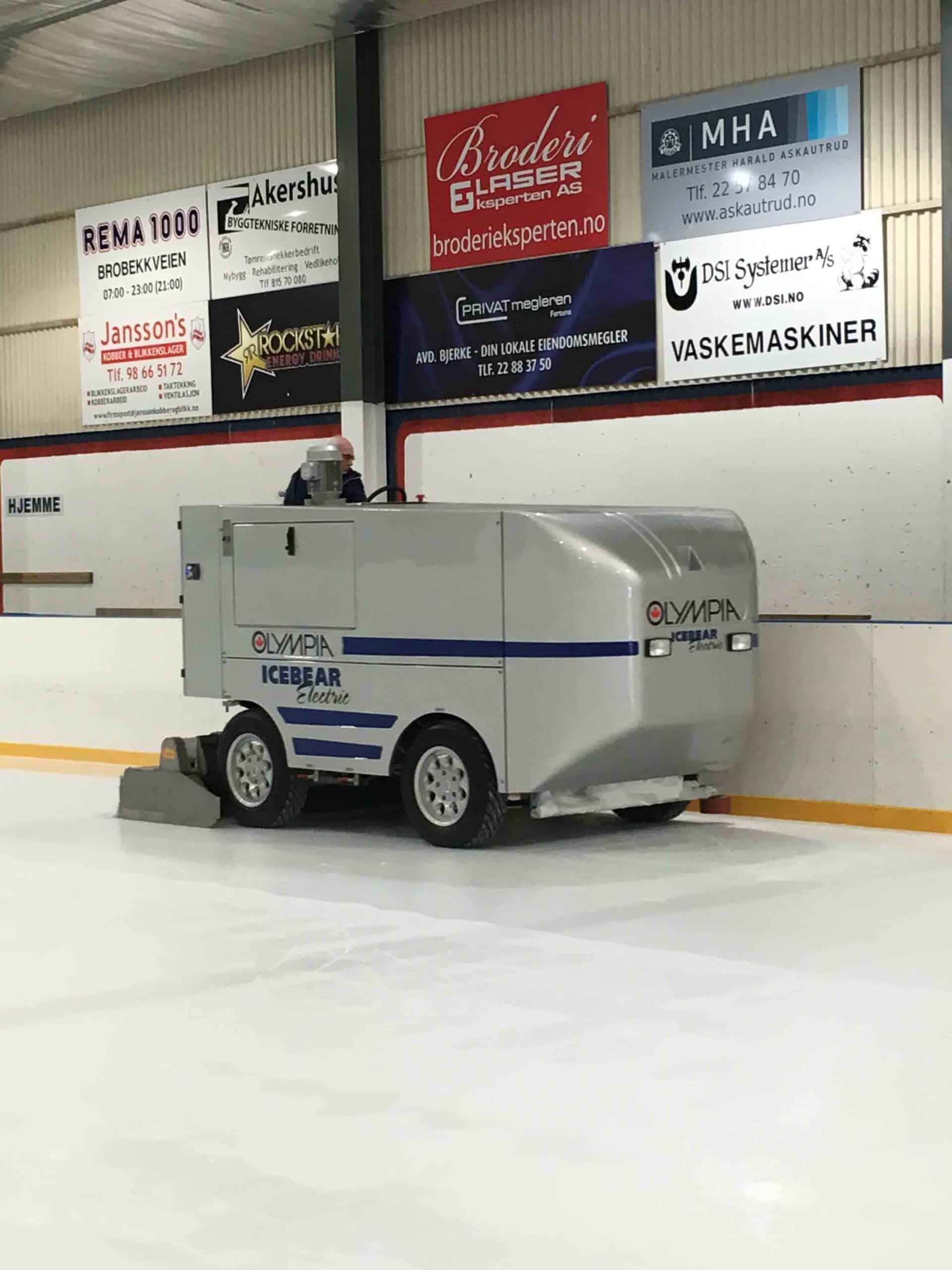 Løren Ishall — isflaten