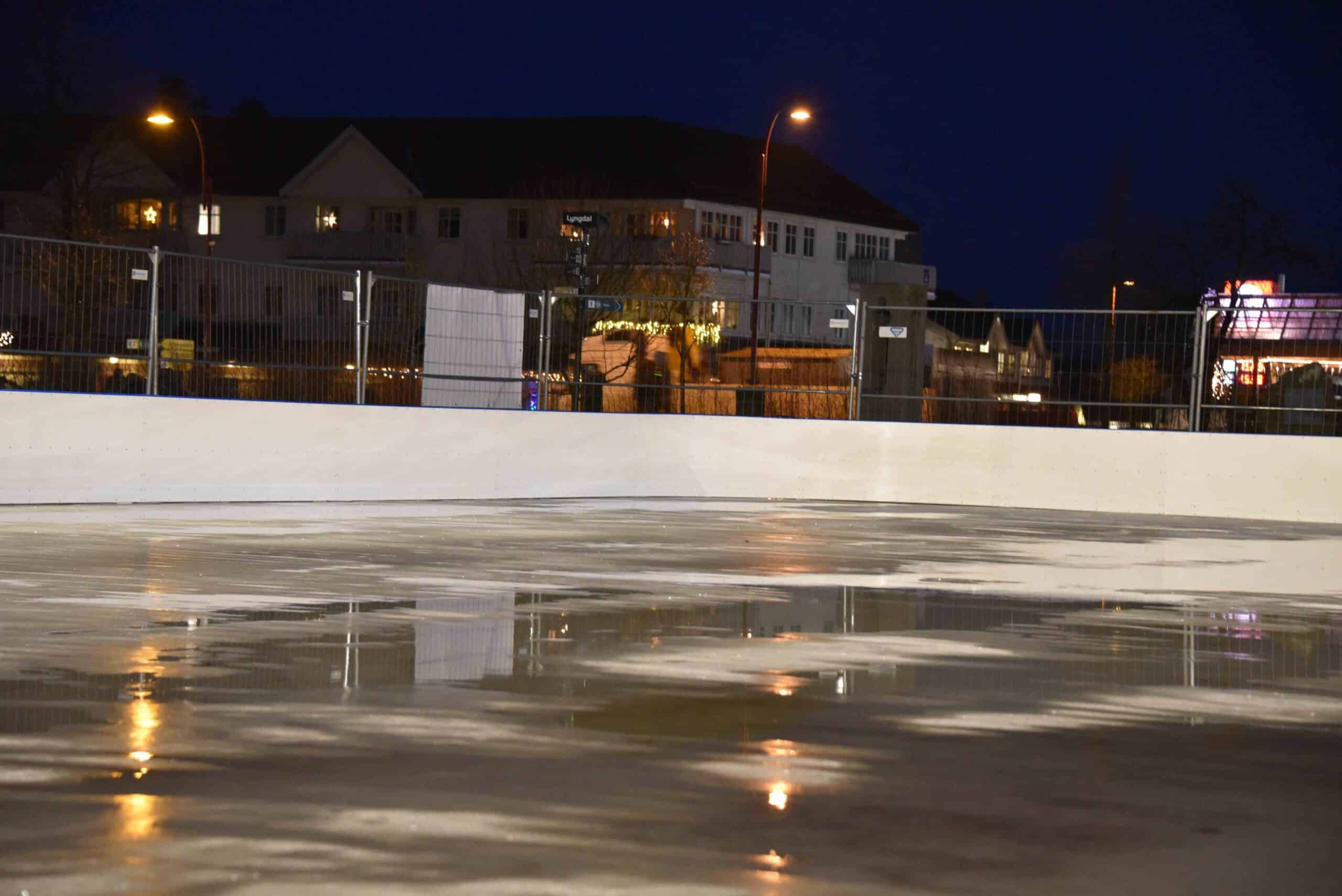 Lyngdal Utebane — overflate