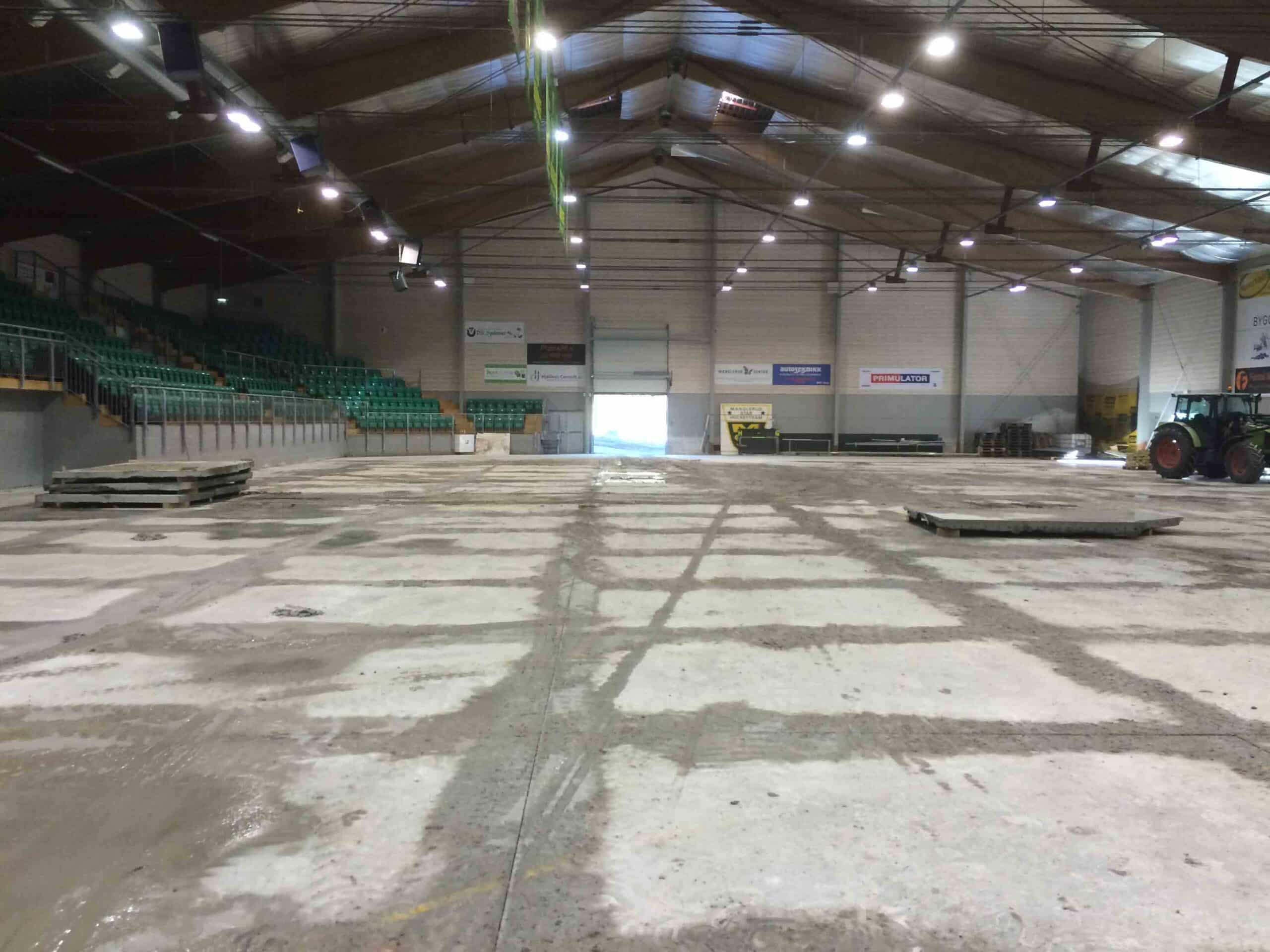 Manglerud Ishall — overflate