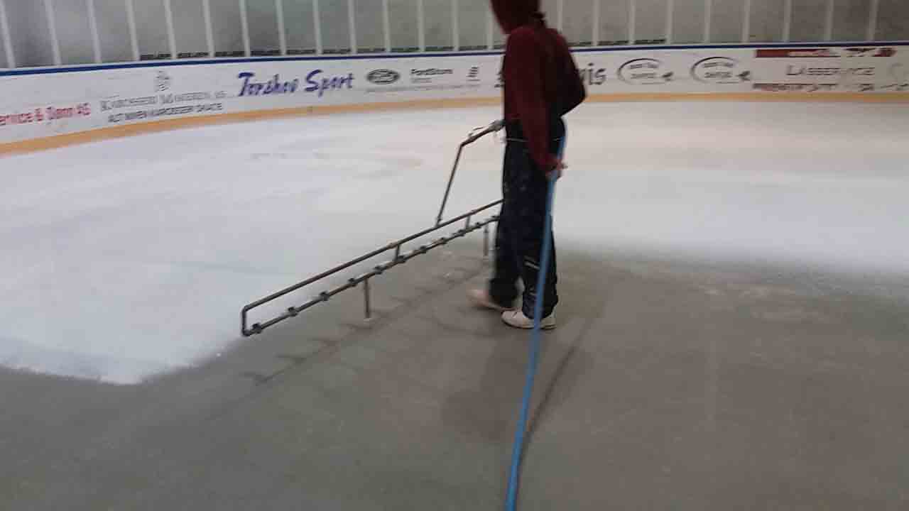 Moss Ishall — ferdig isflate