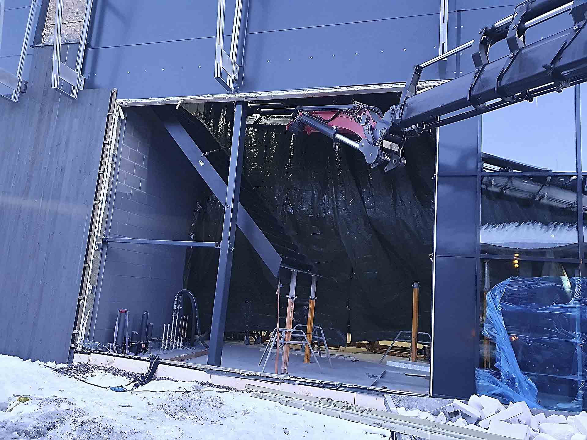 Risenga Ishall — tribune og isflate