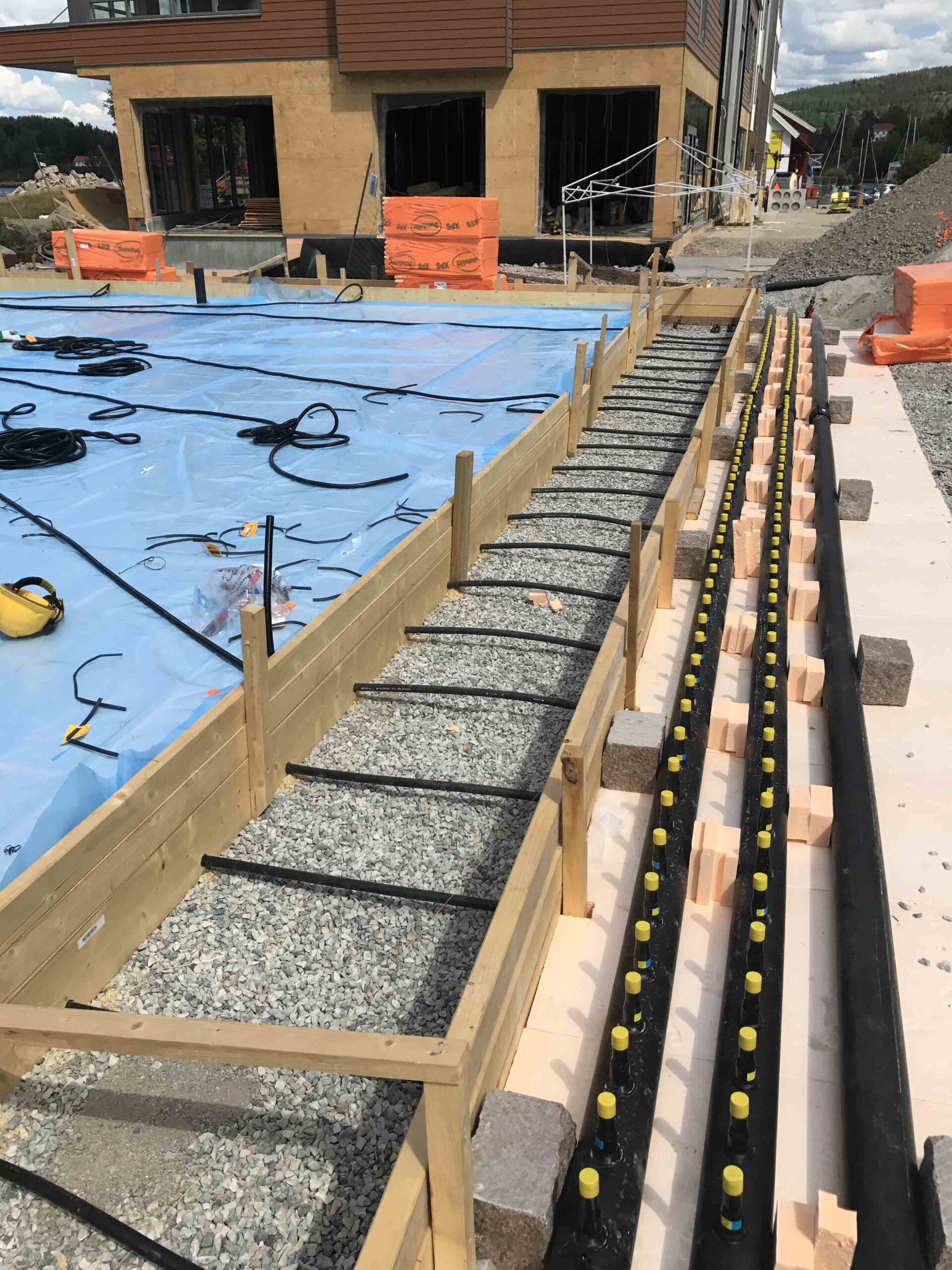 Sætre Sentrumsbane — overflate