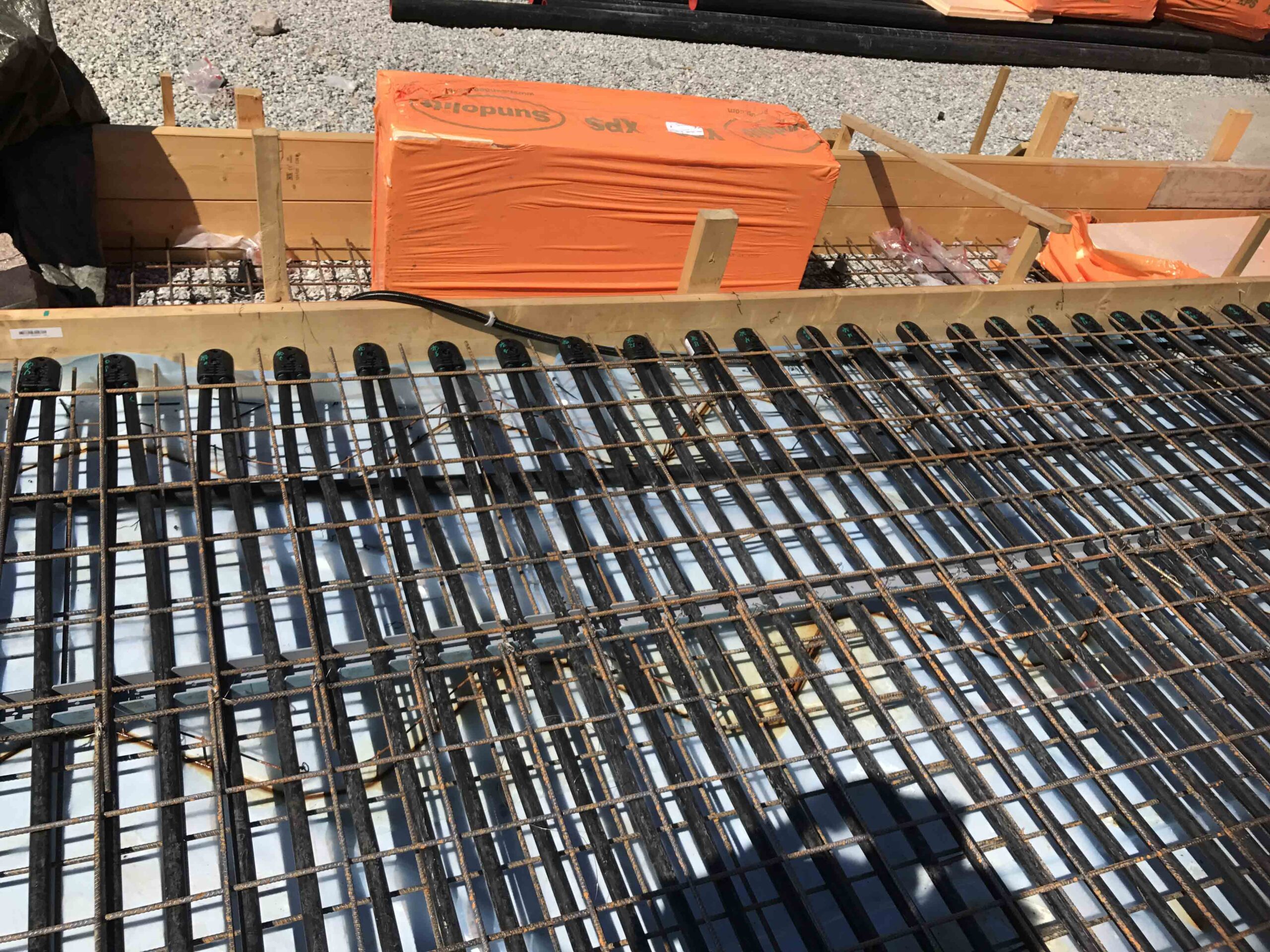 Sætre Sentrumsbane — montasje pågår