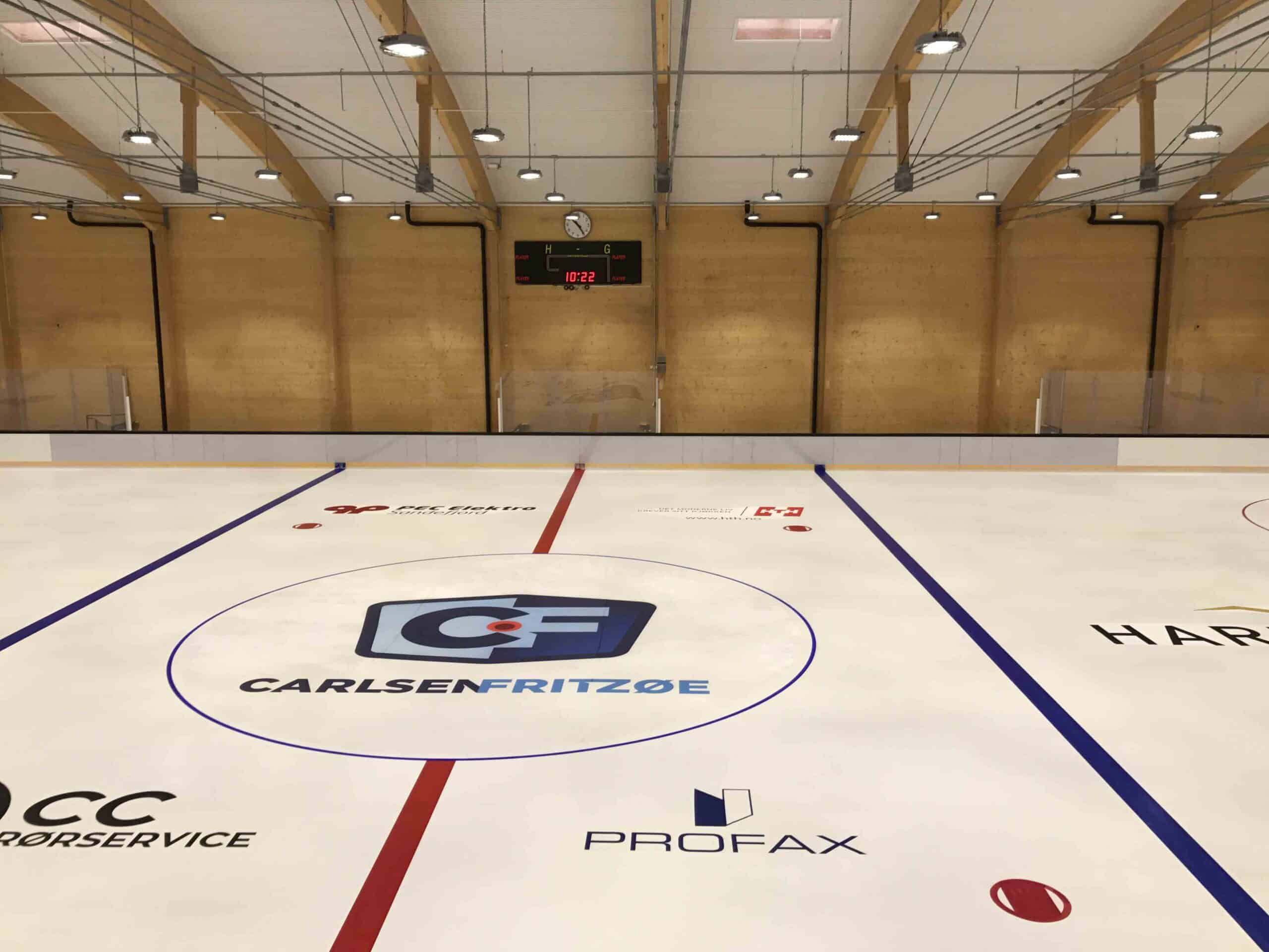 Sandefjord Ishall — montasje pågår