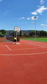 Svelvik Utebane — tribune og isflate