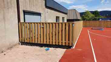 Svelvik Utebane — montasje pågår