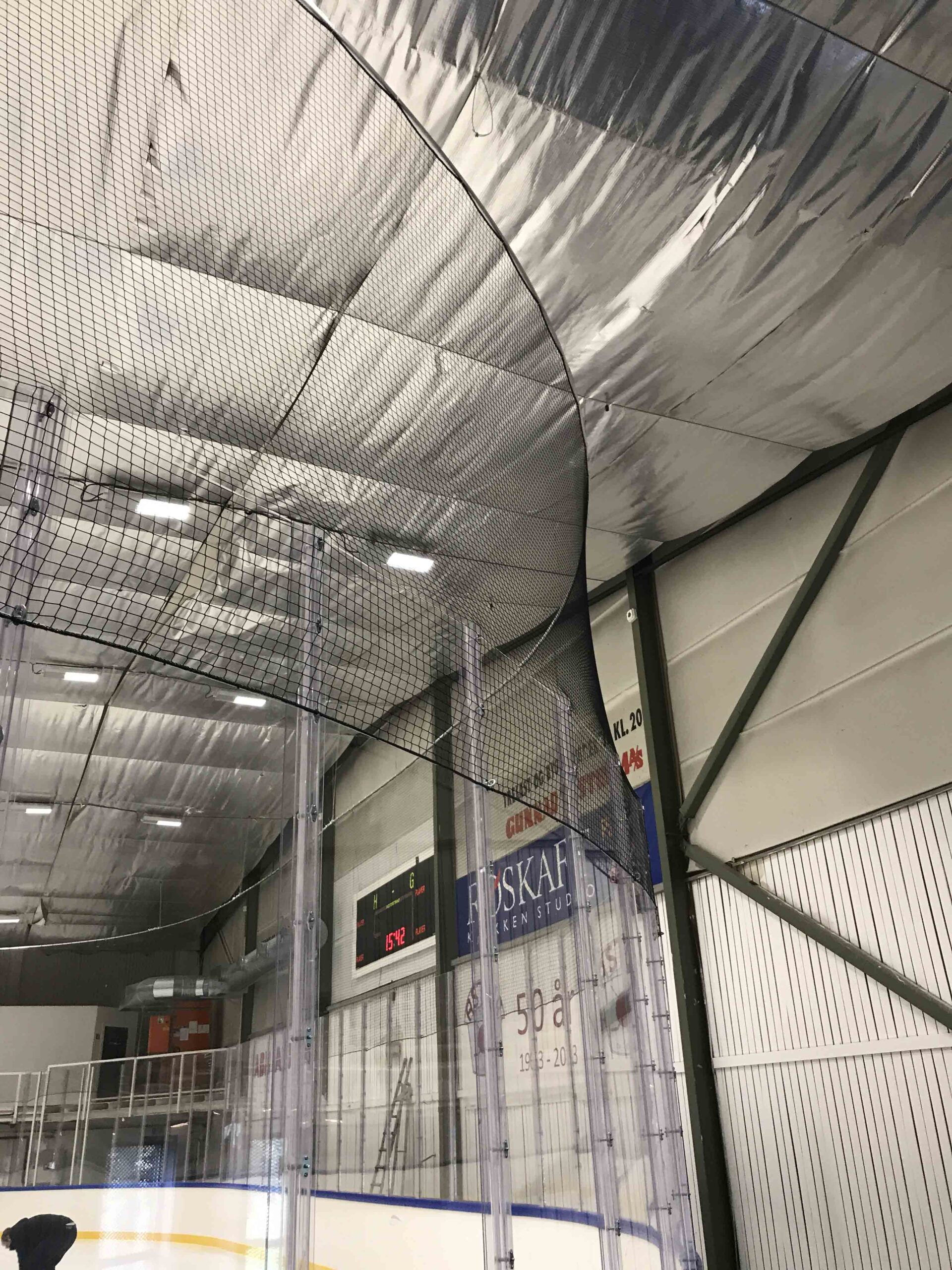 Furuset Ishall — tribune og isflate