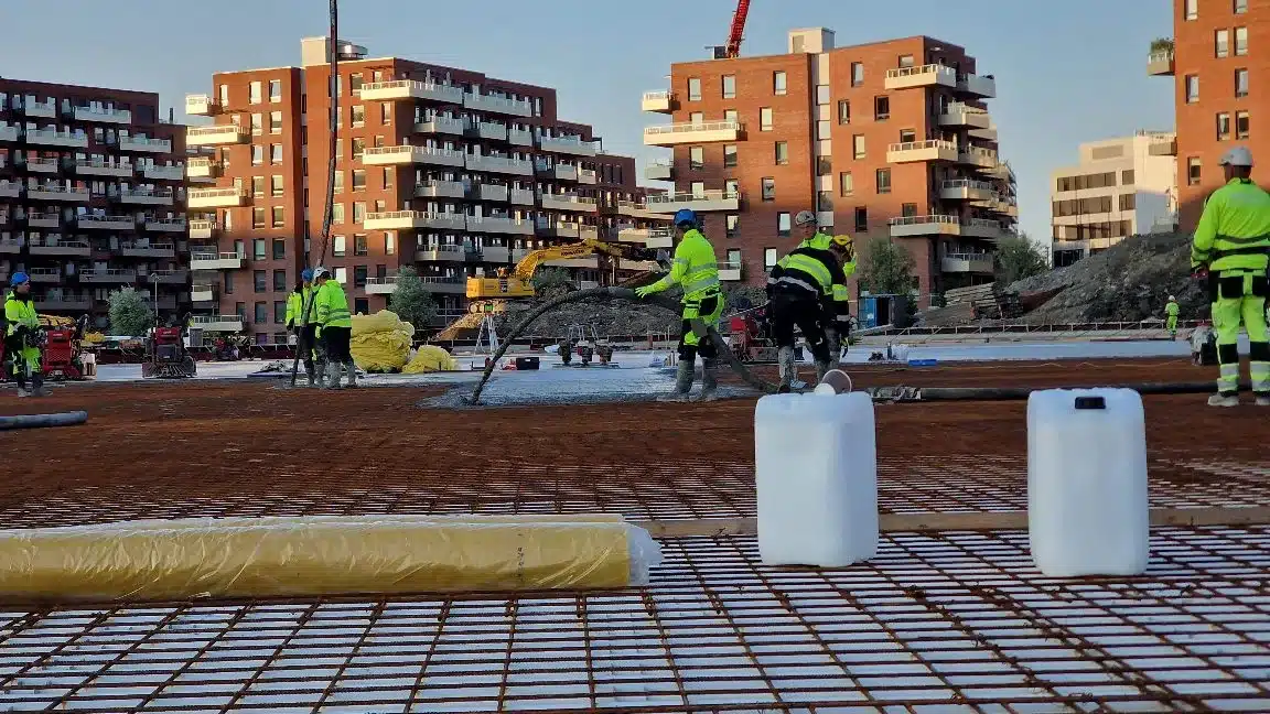 Betongarbeid på byggeplass