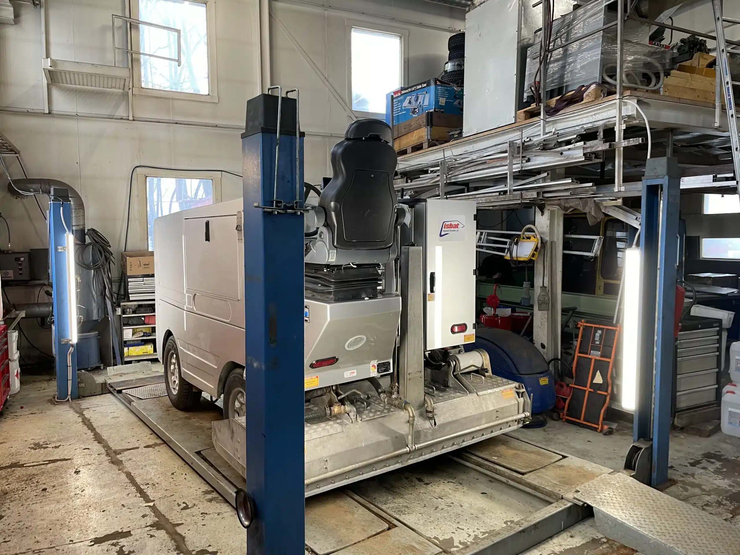 Islegging og preparering av kunstisbane