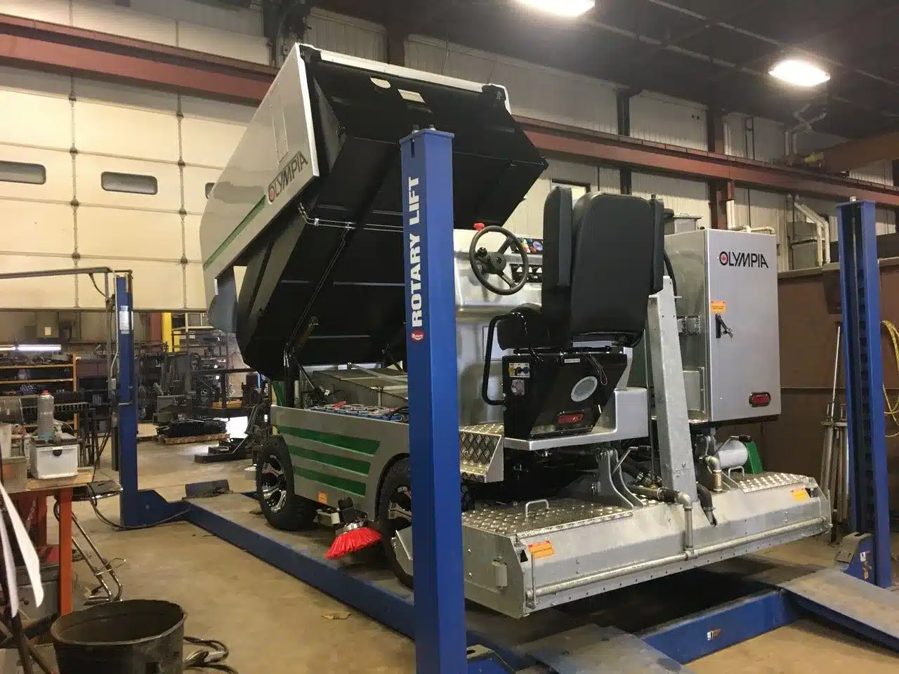 Olympia ismaskin under service og klargjøring