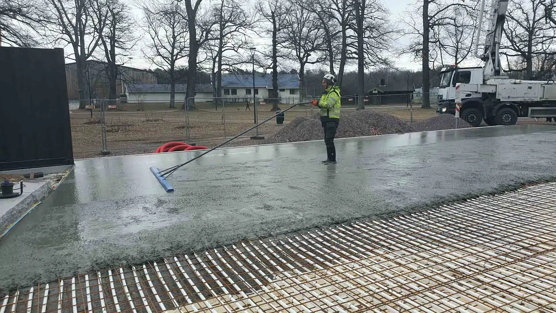 Lystlunden Park kunstisbane — urban utendørsbane i parkmiljø