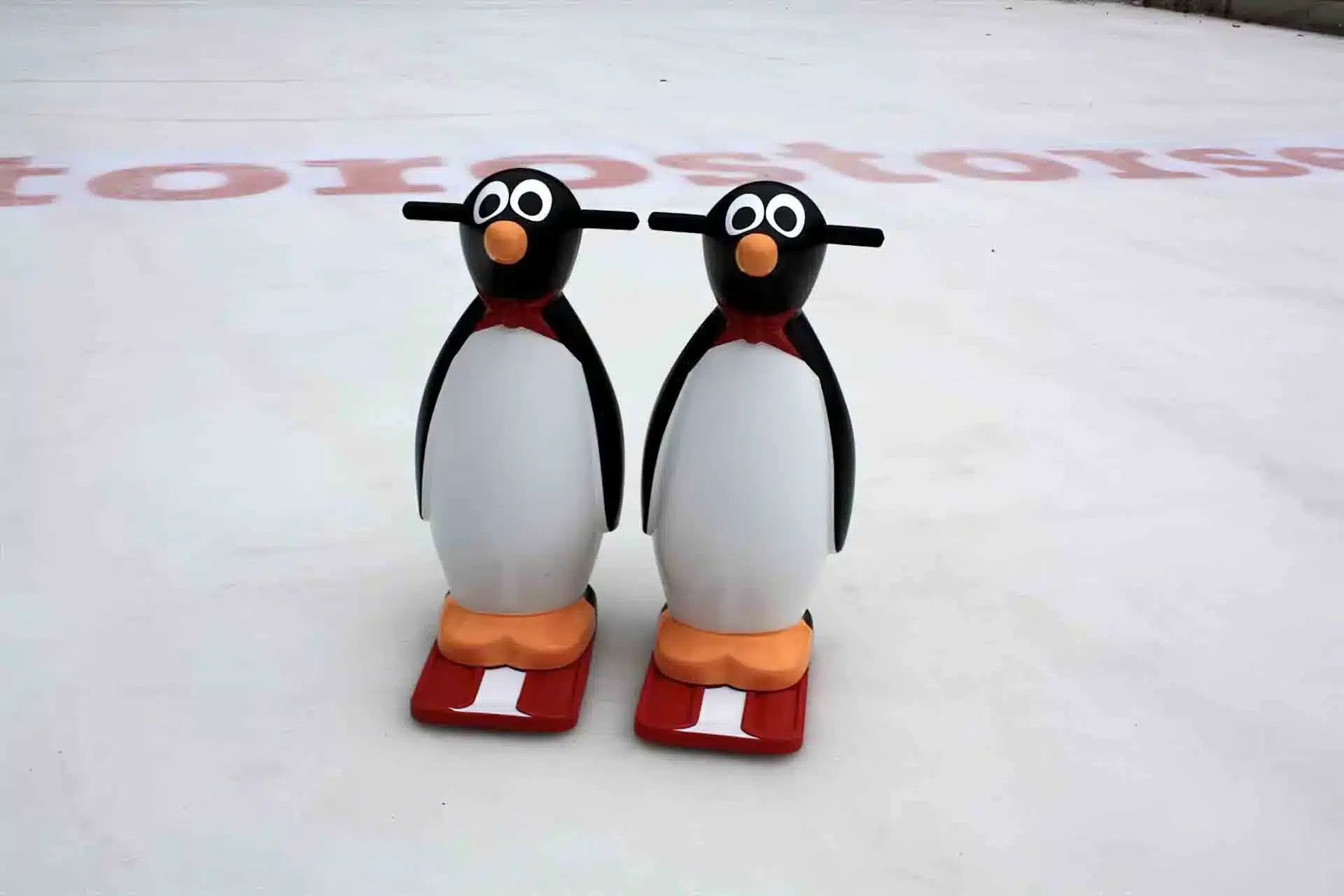 Storoisen skøytebane Oslo — naturskjønn utendørsisflate omgitt av natur