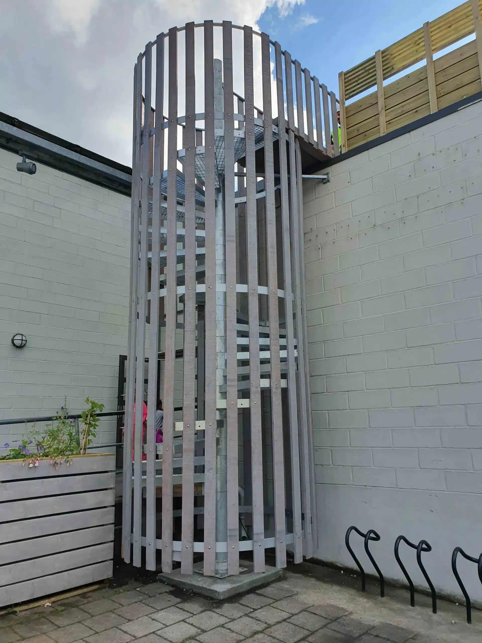 Trapper og rekkverk, Furuset ishall