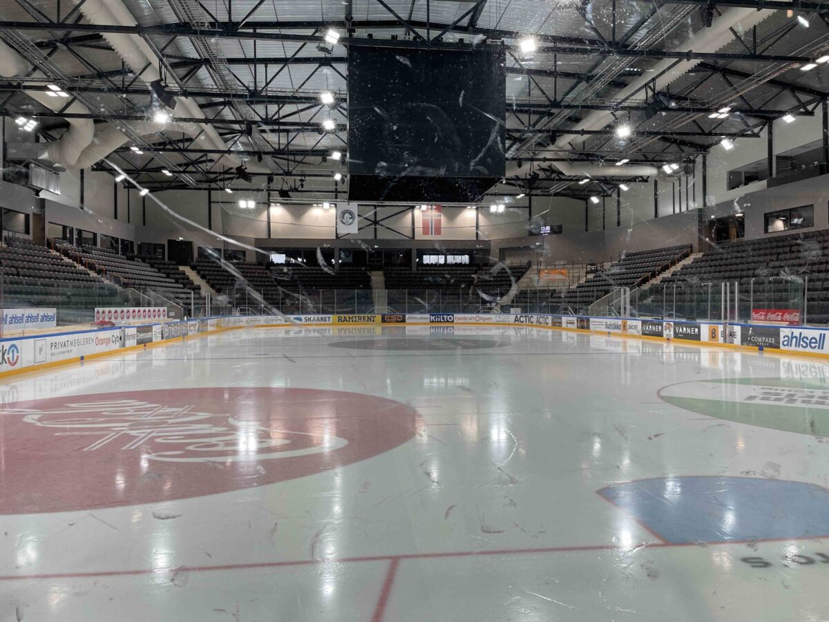 Innendørsbaner og ishaller — Isbaneteknikk AS 1 Ishallprosjekt: Varner Arena Ishall 2022