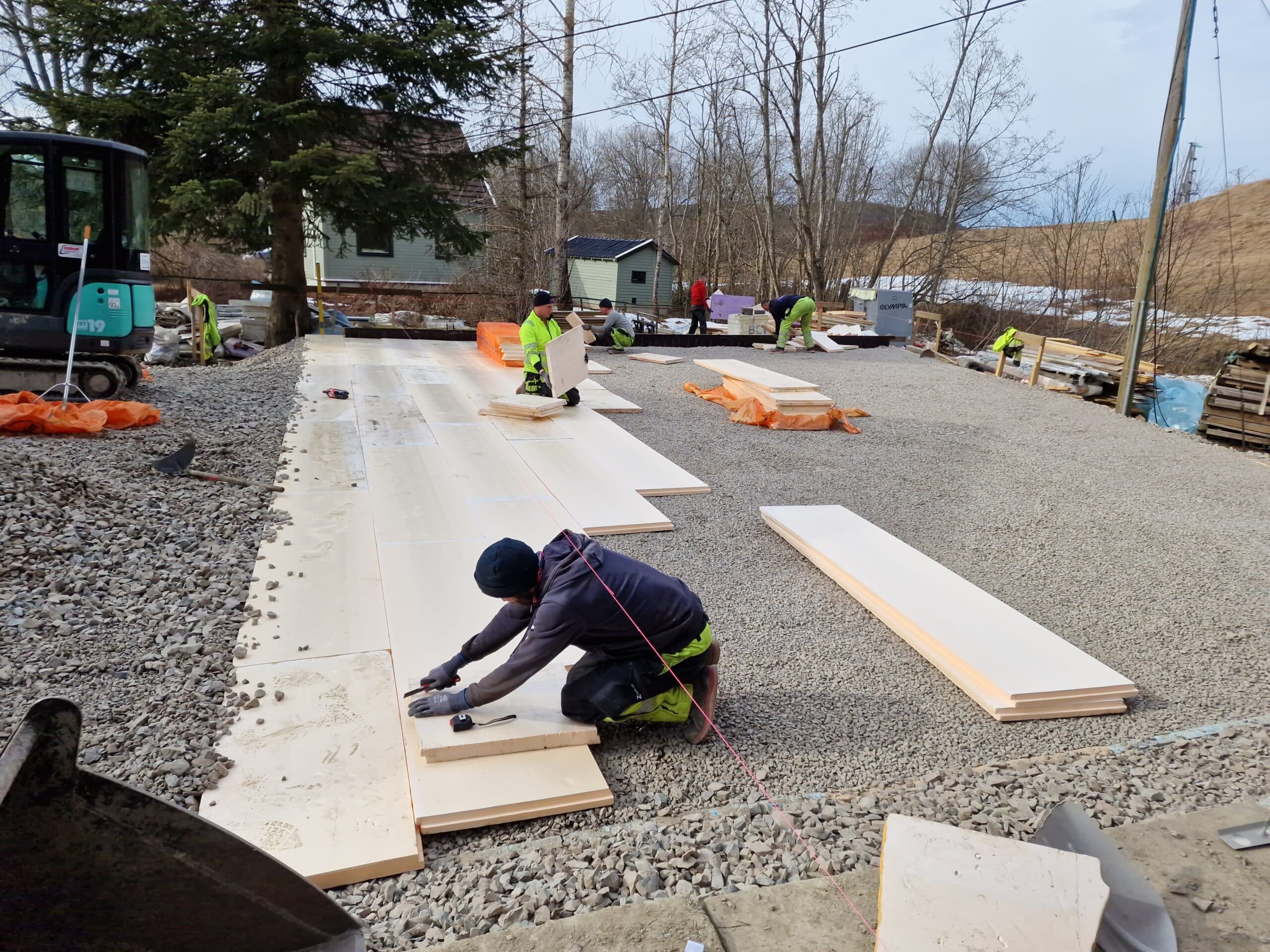 Ny garasje og lager under oppføring