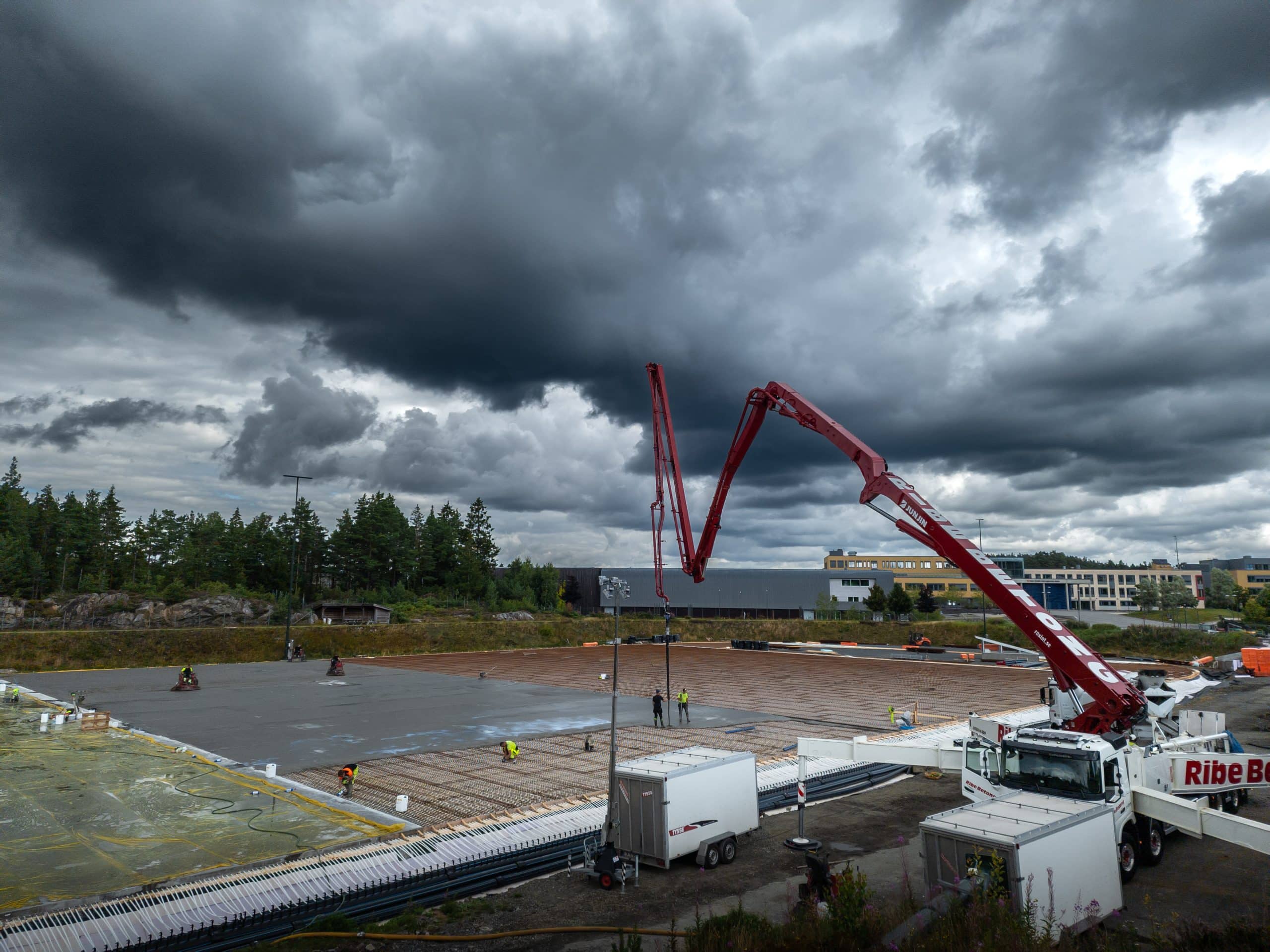 Myra kunstisbane — undervarme under støp