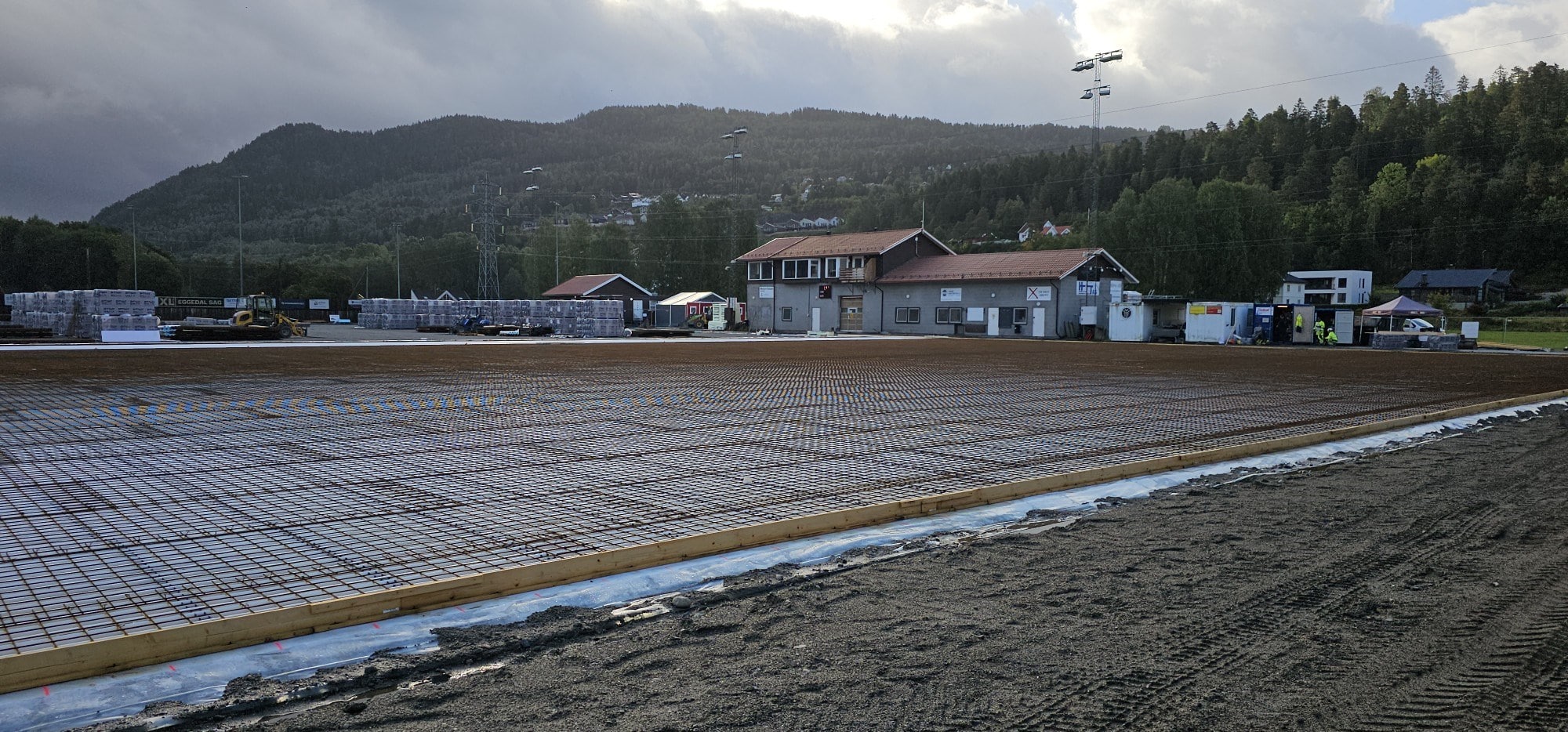 Rehabiliteringen av Vassenga kunstisbane – snart klare for støp 2 Rehabiliteringen av Vassenga kunstisbane – snart klare for s – bilde 2