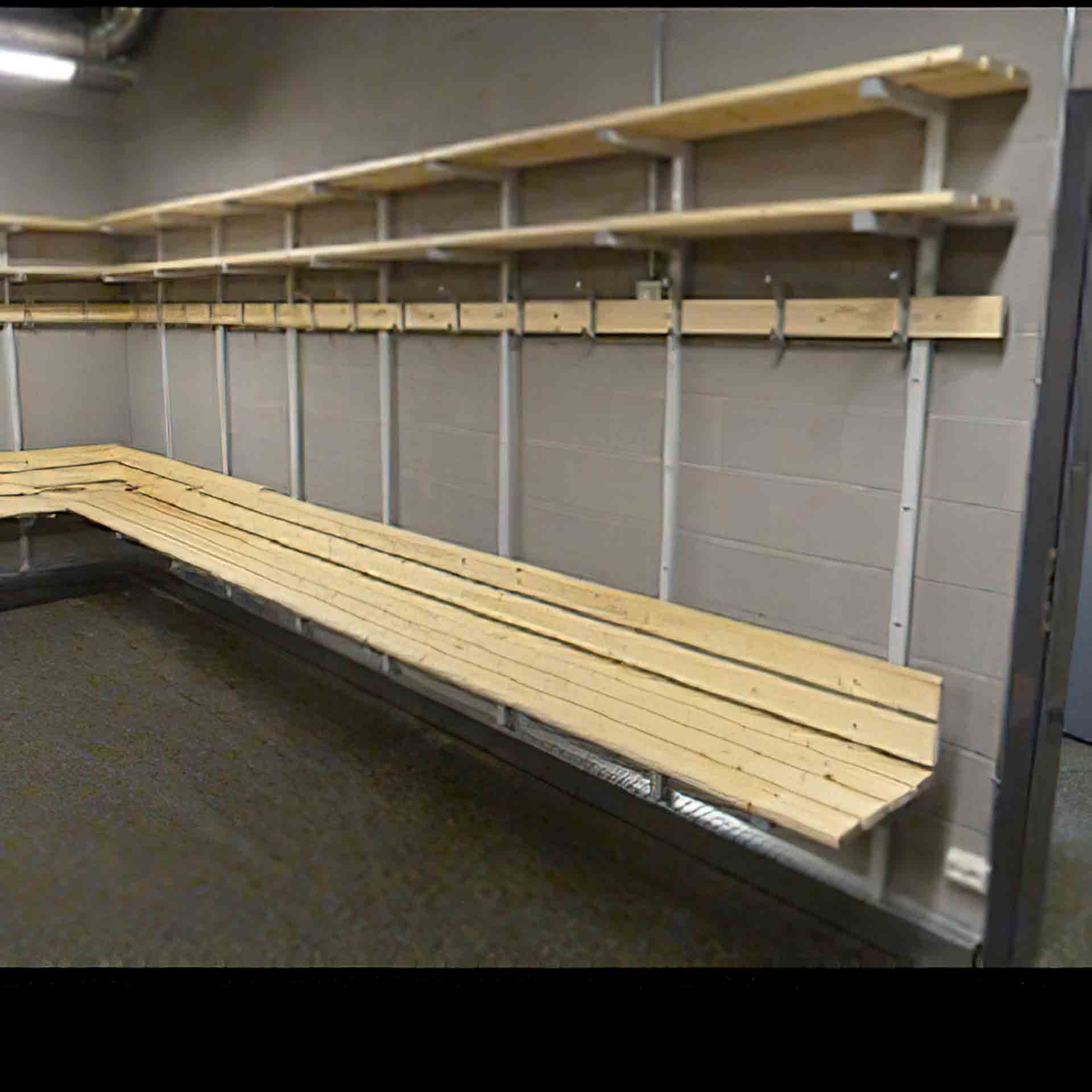 Veggmontert garderobebenk