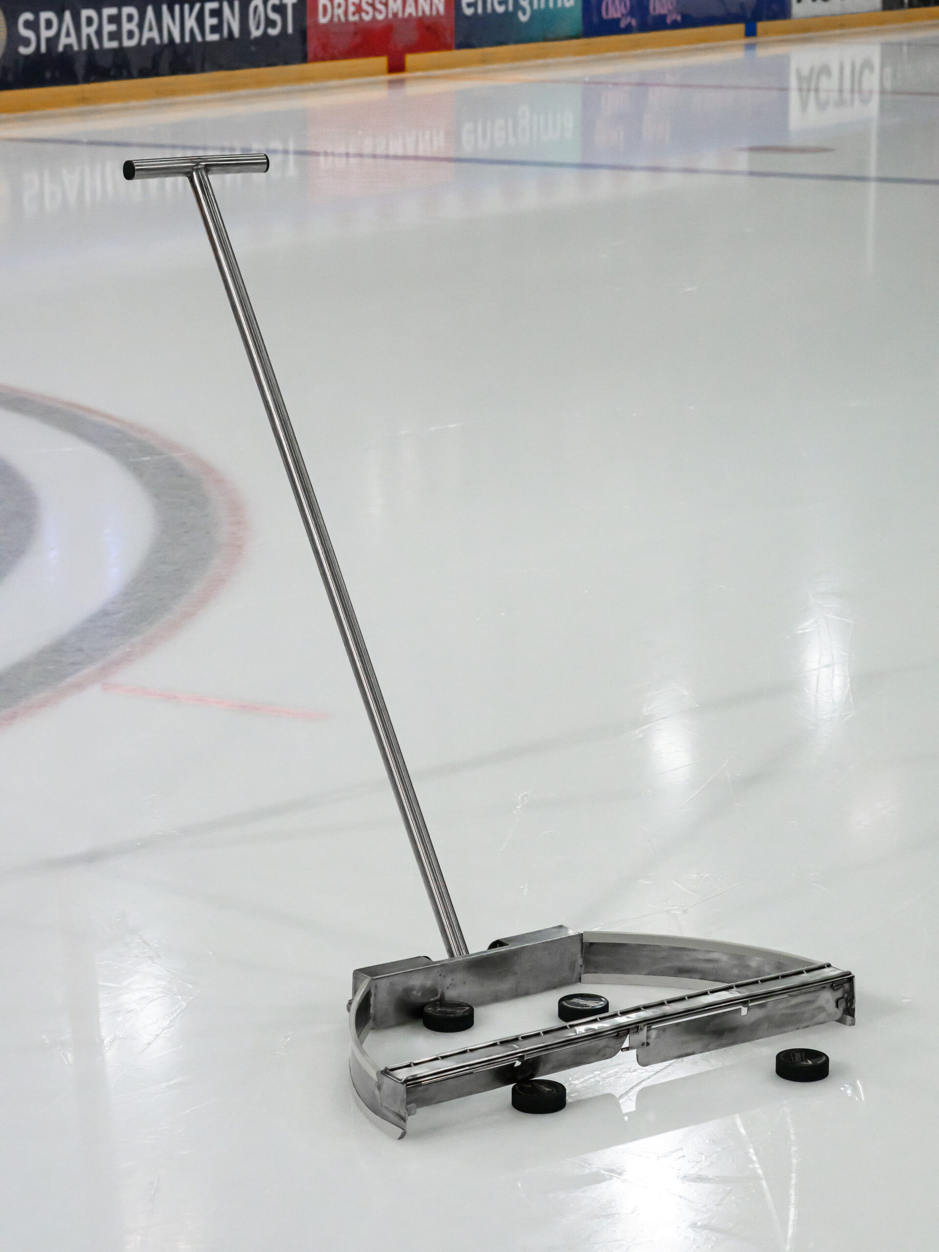 Puck-oppsamler for ishall og hockeytrening 3 Puck-oppsamler for ishall og hockeytrening