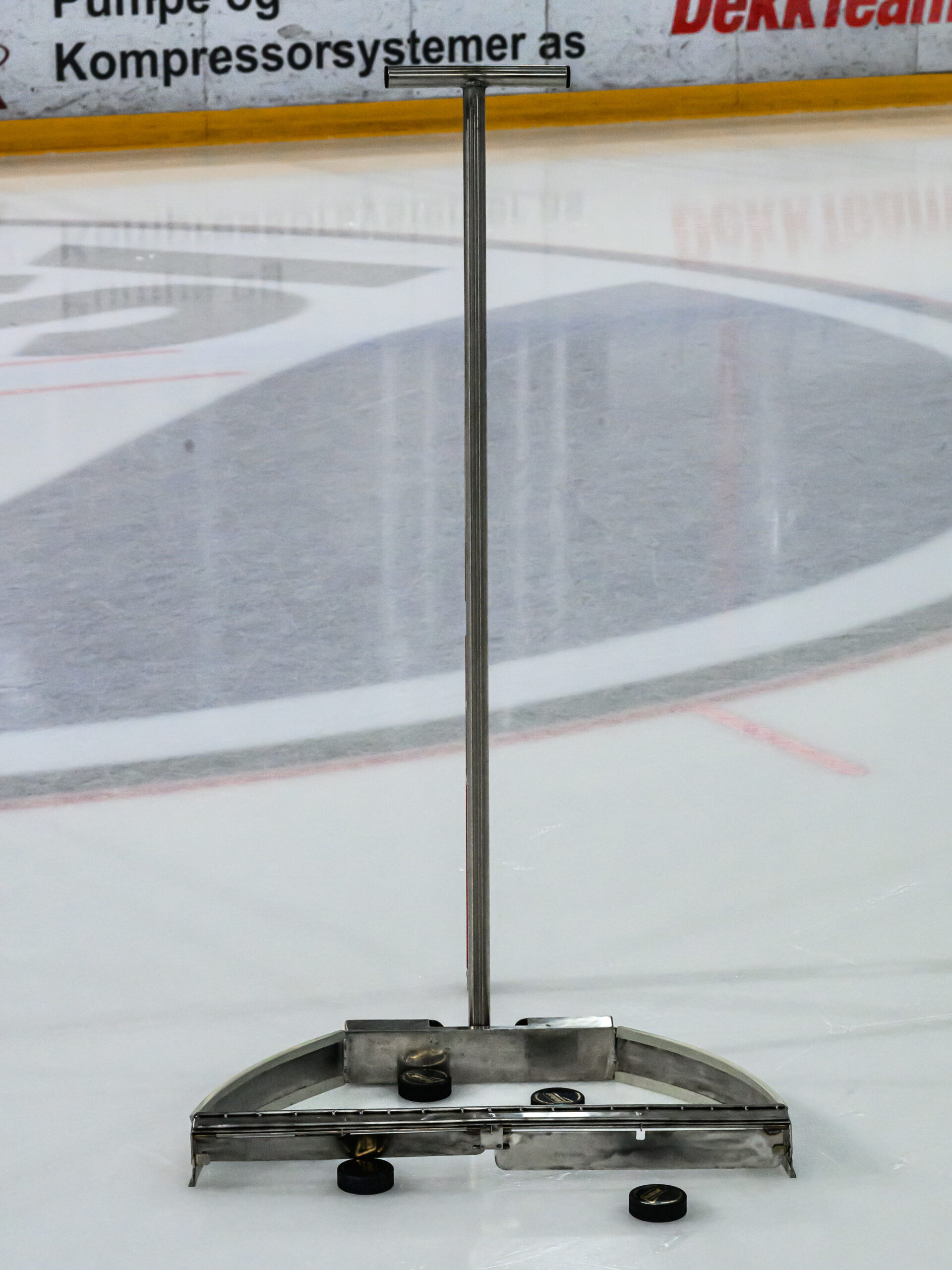 Puck-oppsamler for ishall og hockeytrening 2 Puck-oppsamler for ishall og hockeytrening
