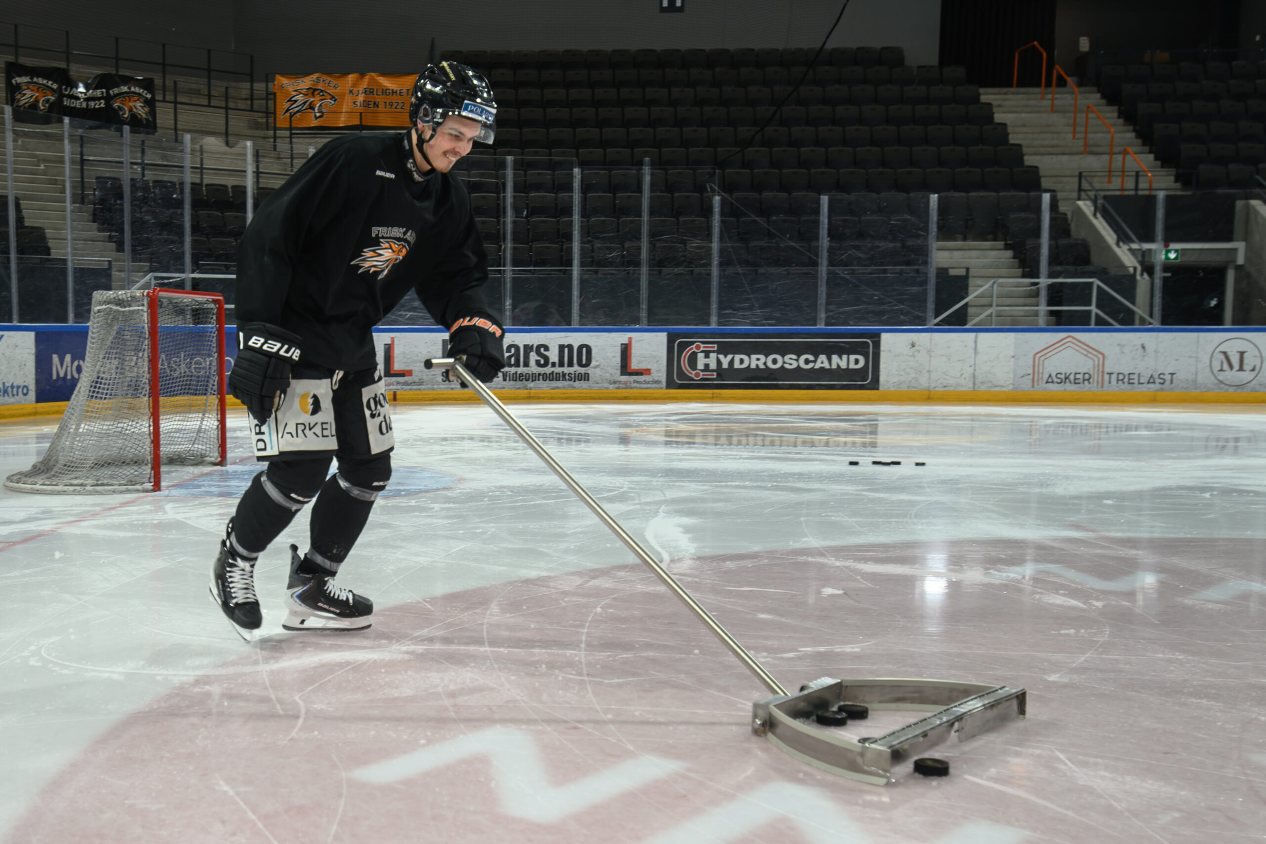 Puck-oppsamler for ishall og hockeytrening 1 Puck-oppsamler for ishall og hockeytrening
