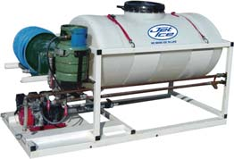 TCM pickup-montert malepakke fra Jet Ice med hvit blandetank, pumpe og blandemotor