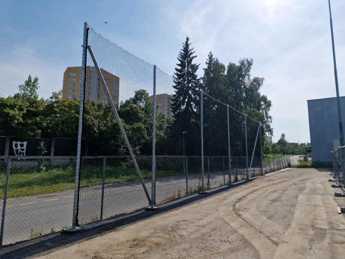 Ballfangernett med stolper og skråstag på Årvoll, 2026