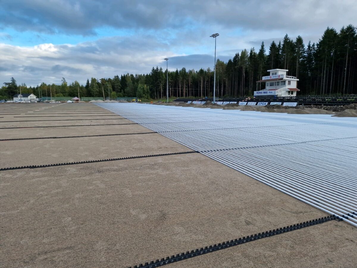 Råde – undervarme 2026 2 Rørfelt med jevn røravstand ved undervarmeanlegget på Råde, 2026.