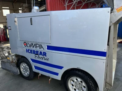 Olympia Icebear Electric – 2013 – Motsatt sideprofil med hjul og Olympia-merking