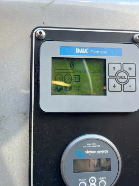 Olympia Icebear Electric – 2013 – DIAC-display og Victron BMV-700H batterimonitor