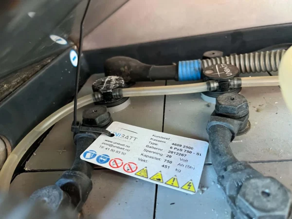 Olympia Icebear Electric – 2013 – UNIBATT-batteriets merkeetikett, 20 V / 750 Ah (5 h), med polforbindelser og slanger for etterfylling av batterivann