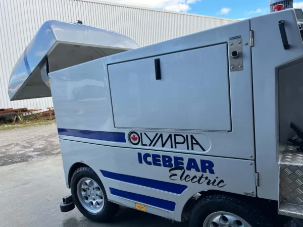 Olympia Icebear Electric – 2014 – Motsatt sideprofil med serviceluke og modellmerking
