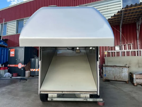 Olympia Icebear Electric – 2014 – Snøtank sett rett forfra med åpent frontdeksel