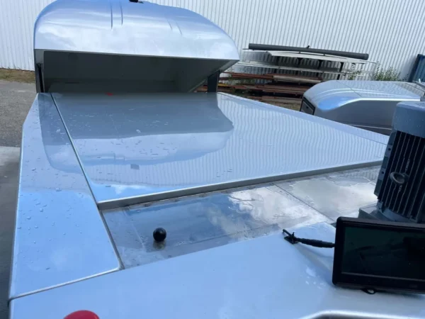 Olympia Icebear Electric – 2014 – Toppdeksel sett fra førerplassen mot snøtank