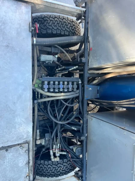 Olympia Millennium H+ – 2000 – Hydraulikkventilblokk, hydraulikkslanger og hjul