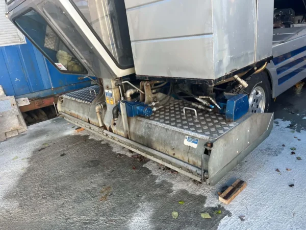 Olympia Millennium H+ – 2000 – Slede med slangetilkoblinger, nærbilde