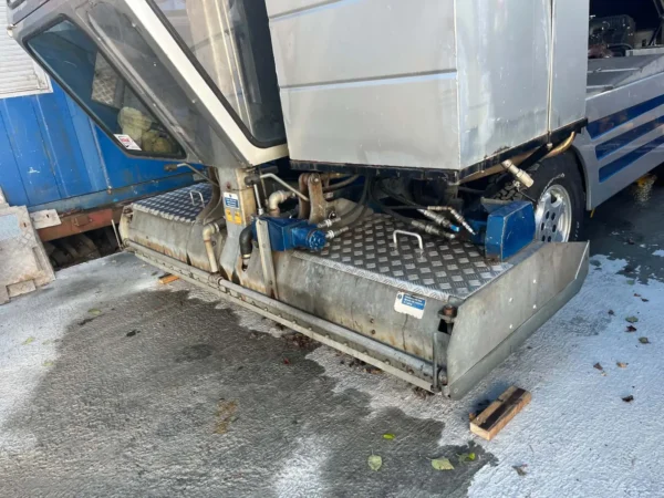 Olympia Millennium H+ – 2000 – Slede med slangetilkoblinger, sett fra siden